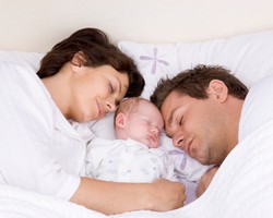 6 Manfaat Tidur Bersama Anak