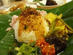 Tambuah Ciek! Randang Itam Plus Ikan Bilih Asok