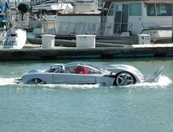 Mobil Amfibi Tercepat di Dunia Dijual