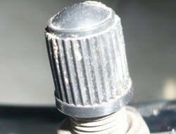 Tutup Pentil Ban Jangan Lupa Dipasang