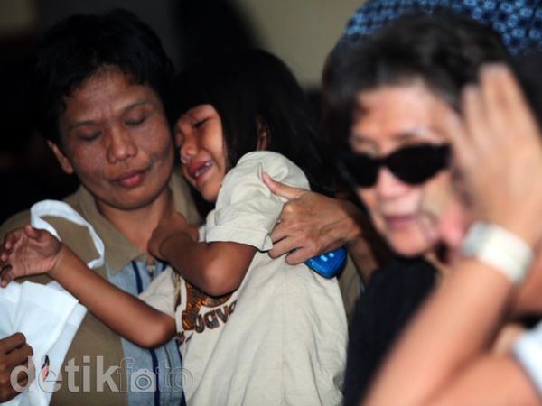 Keluarga Korban Terus Menanti Hasil Identifikasi Keluarga Korban Terus Menanti Hasil Identifikasi