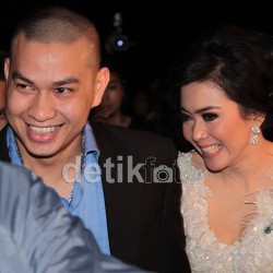 Kunjungi Syahrini, Bubu Ditemani Sang Kakak