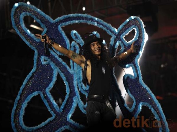 Konser I Slank U Berhasil Bius Ribuan Slankers Wangi