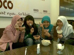 ceria di choco clik bersama sahabat tersayang
