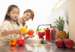 Anak Perempuan Lebih Gampang Sakit Karena Terlalu Bersih