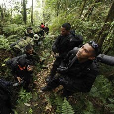 Dua Jempol untuk Tim Evakuasi Sukhoi