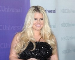 Foto Bayi Jessica Simpson Dihargai Rp 7,4 M