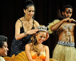 Diprotes Terlalu Muda, Mahkota Ratu Kecantikan Ini Ditarik