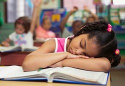 Kantuk Berlebihan di Siang Hari Membuat Anak Kehilangan Fokus
