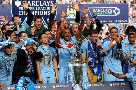 Akhir Penantian City & Gemilangnya Van Persie Akhir Penantian City & Gemilangnya Van Persie