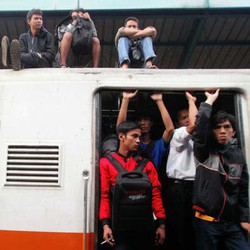 Sudah Uzur, KRL Ekonomi Tak Kuat Nanjak ke Stasiun Cikini