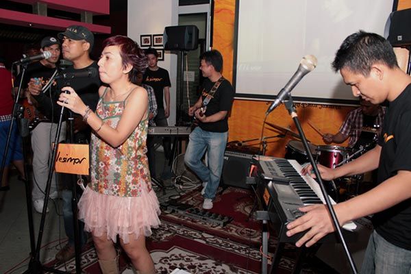 Lesimor Merilis Album Debut Love Shines