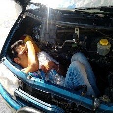 Pemuda Afghan 20 Jam Sembunyi dalam Kap Mobil Demi Menyusup ke Italia!