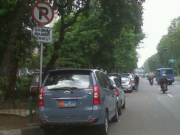 Bukan Tempat Parkir Pak!