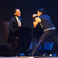 Deluxe Symphony Karya Idealis Baru Andi Rianto