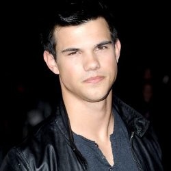 Taylor Lautner Pamer Skill Parkour di Film Terbaru