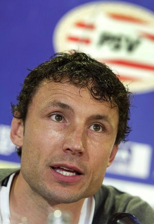 Van Bommel Resmi Kembali ke PSV