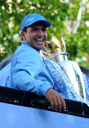 Aguero Ingin Simpan Bola Juara