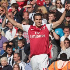 Van Persie Senang Arsenal Finis di Atas Spurs
