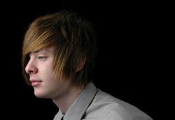 Poni Lempar Bisa Picu Sindrom Mata Malas dan Cedera Leher?