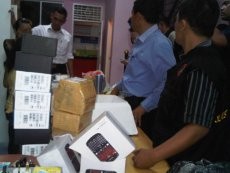 Polisi Gerebek Gudang Perakitan BB Ilegal di Pekanbaru