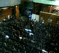 Karyawan Trans Corp Menggelar Salat Gaib untuk Ismi dan Aditya