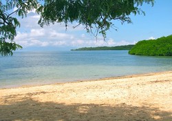 Asiknya Berkano dan Snorkeling di Pantai Bama