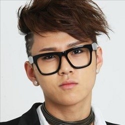 Banyak Penyanyi Senior Ingin Kolaborasi dengan Junhyung BEAST