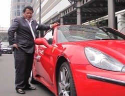 Hotman Paris Hadiahkan Bentley Mulsane untuk Putri