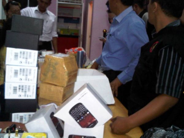 Polisi Gerebek Gudang Perakitan BB Ilegal