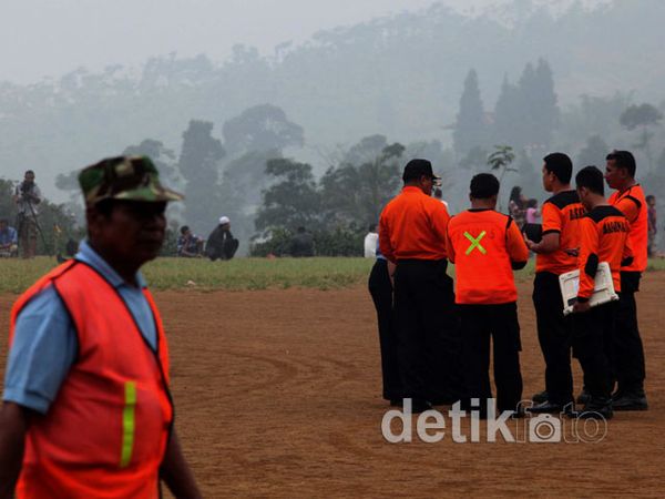 Evakuasi Korban Sukhoi Terkendala Cuaca