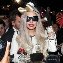 Pencekalan Lady Gaga Dinilai Melukai Demokrasi Bangsa