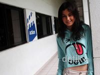 Kimberly Raider Pamer Perut