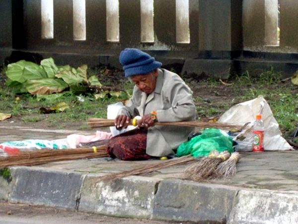 Tetap Semangat Meski Usia Senja