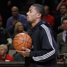 Derrick Rose Bisa Absen Setahun