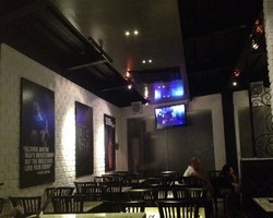 Mengenal Serba-serbi Alkohol di Alcoholics Bar & Grill