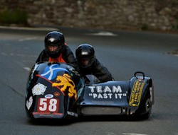 Kakek & Nenek Jual Ladang Demi Balapan Motor