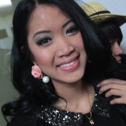 Ultah, Widy Vierra Dihadiahi Kalung Emas Oleh Pacar