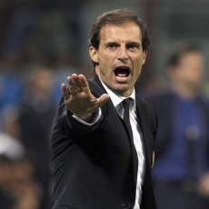 Bertahan di Milan, Allegri Tak Butuh Tevez dan Balotelli