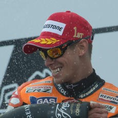 Stoner Pensiun di Akhir Musim