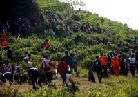 Relawan PMI Bersih-bersih Lingkungan Cijeruk