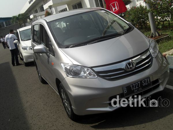 Menjajal New Honda Freed