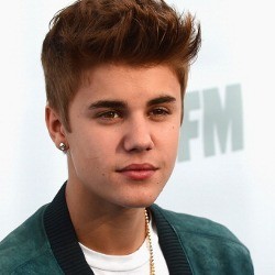 Justin Bieber Kantongi 5 Nominasi Teen Choice Awards