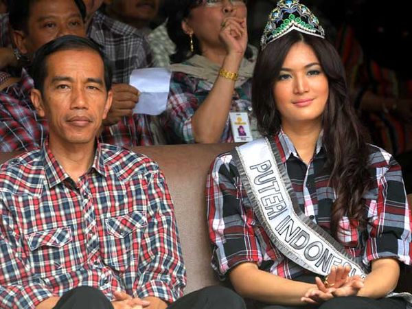 Bersama Maria Selena, Jokowi Tengok Mustika Ratu