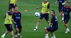 10 Euro untuk Tonton Spanyol Cadangan Berlatih