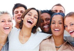 Klub Tertawa Makin Menjamur Demi Menjauh dari Dokter