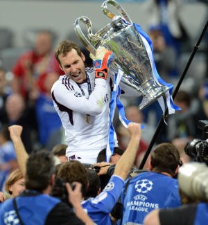 Dapat Piala, Cech Tak Perlu Kue Ultah