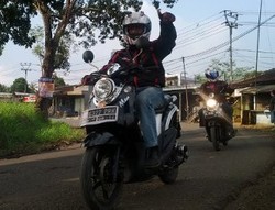 Etape Kedua, Tim KTM Milan Bakti Sosial On The Street