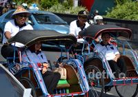 Wamendag & Gubernur Jateng Jadi Tukang Becak
