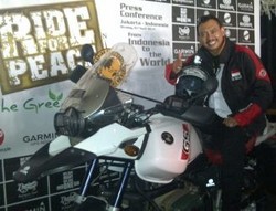 Jeffrey Polnaja Tetap Mau Keliling Dunia